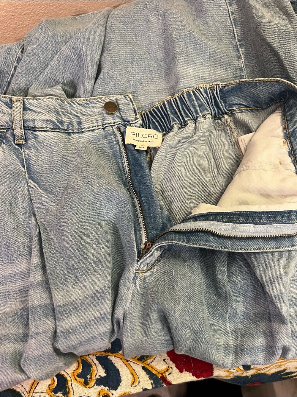 Anthropologie Pilcro Emory Pleated High Rise Wide Leg faded Jeans Size 28 - Picture 7 of 14
